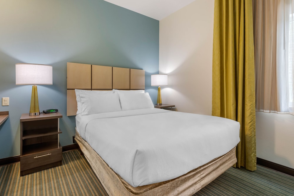 Candlewood Suites Fort Myers Sanibel Gateway by IHG — Hotel rooms in Fort Myers, Florida