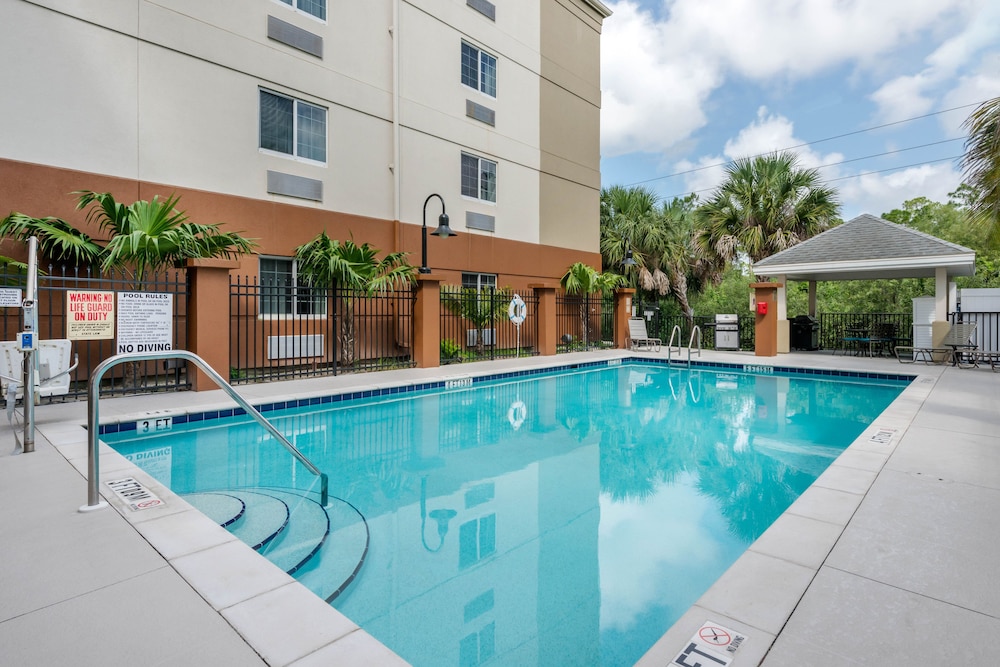 Candlewood Suites Fort Myers Sanibel Gateway by IHG — Swimming pool in Fort Myers, Florida