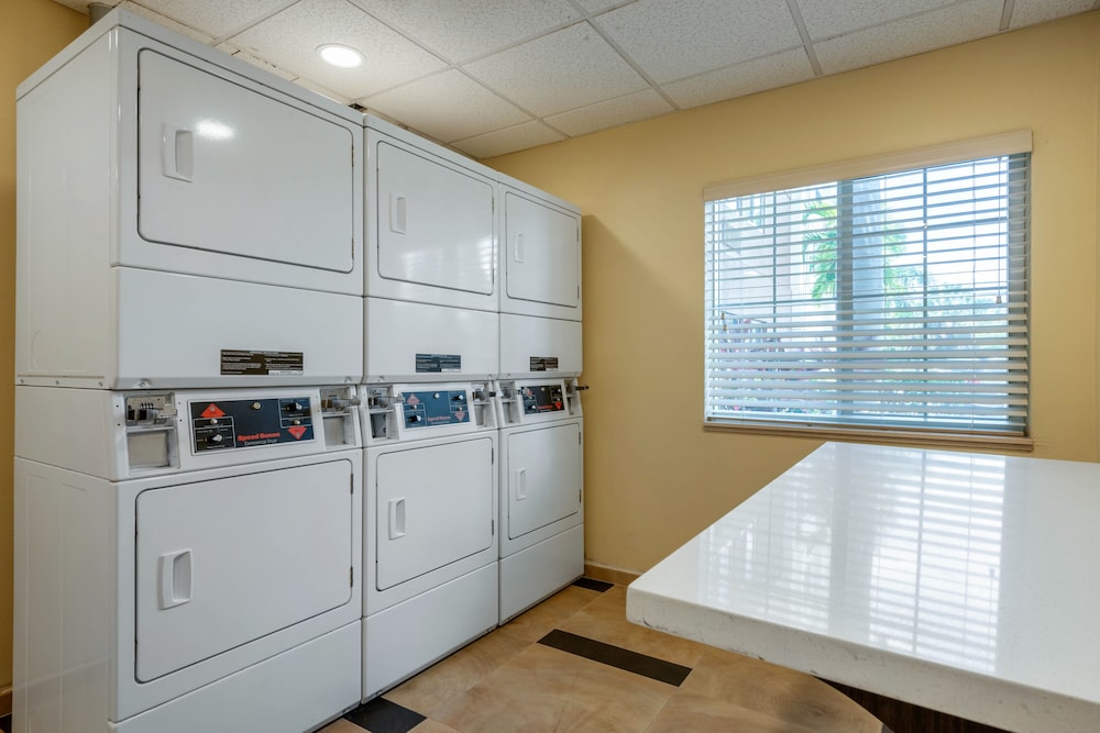 Candlewood Suites Fort Myers Sanibel Gateway by IHG — Hotel building in Fort Myers, Florida