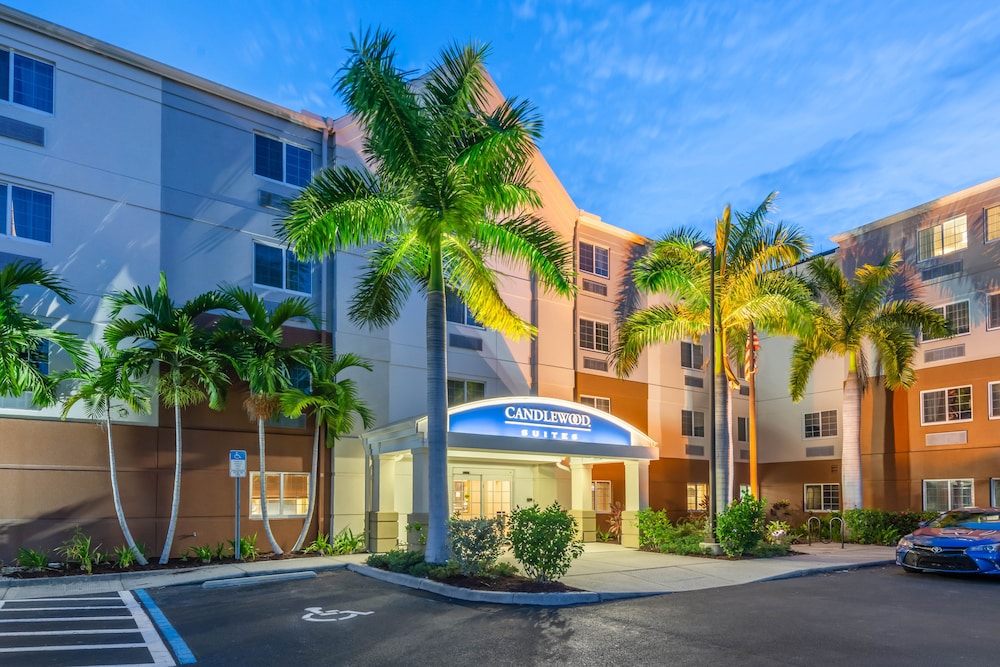 Candlewood Suites Fort Myers Sanibel Gateway by IHG — Hotel building in Fort Myers, Florida