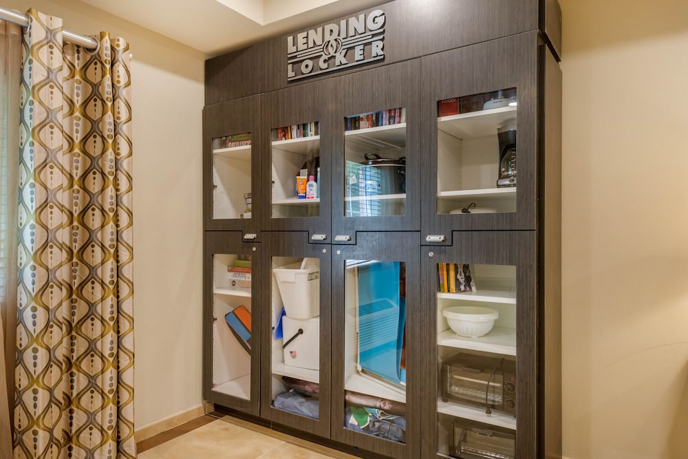 Candlewood Suites Fort Myers Sanibel Gateway by IHG — Hotel building in Fort Myers, Florida