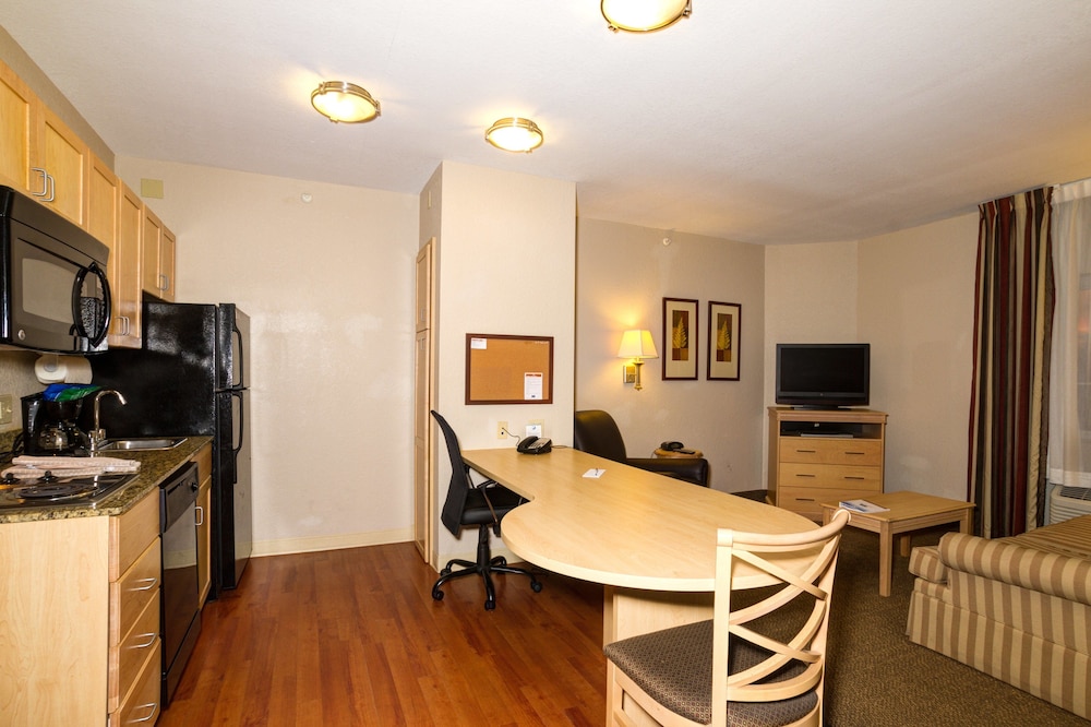 Candlewood Suites Ft Myers I-75 by IHG — Hotel rooms in Fort Myers, Florida