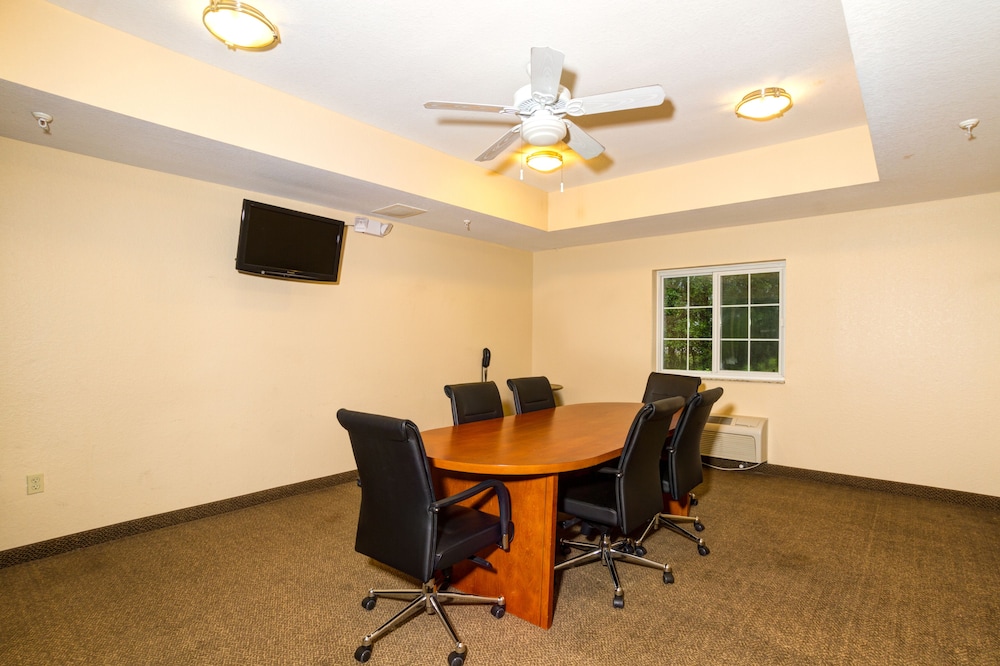 Candlewood Suites Ft Myers I-75 by IHG — Hotel rooms in Fort Myers, Florida