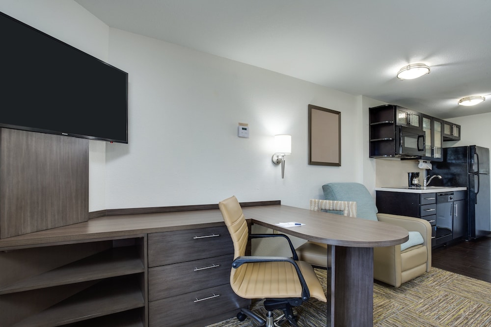 Candlewood Suites Ft. Lauderdale Airport/Cruise by IHG — Hotel rooms in Fort Lauderdale, Florida