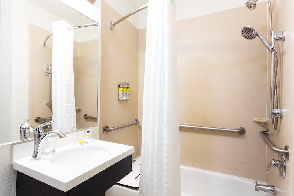 Candlewood Suites Ft. Lauderdale Airport/Cruise by IHG — Hotel rooms in Fort Lauderdale, Florida