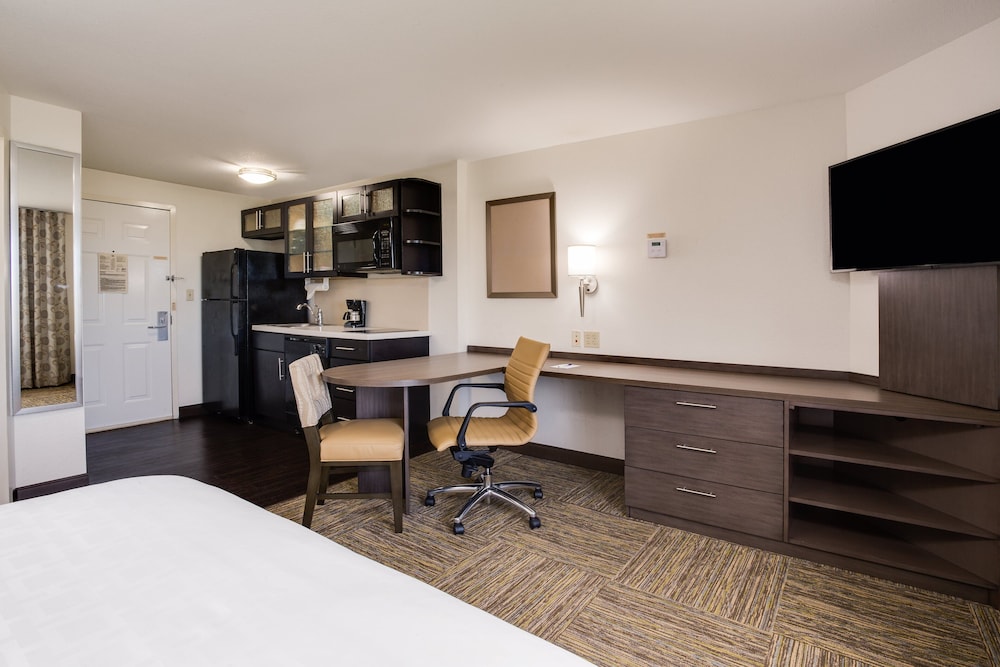 Candlewood Suites Ft. Lauderdale Airport/Cruise by IHG — Hotel rooms in Fort Lauderdale, Florida