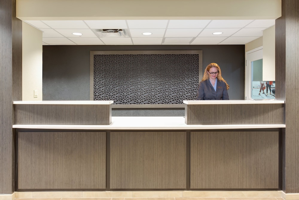 Candlewood Suites Ft. Lauderdale Airport/Cruise by IHG — Hotel building in Fort Lauderdale, Florida
