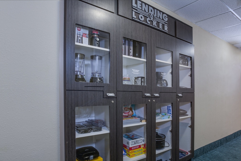 Candlewood Suites Ft. Lauderdale Airport/Cruise by IHG — Hotel building in Fort Lauderdale, Florida