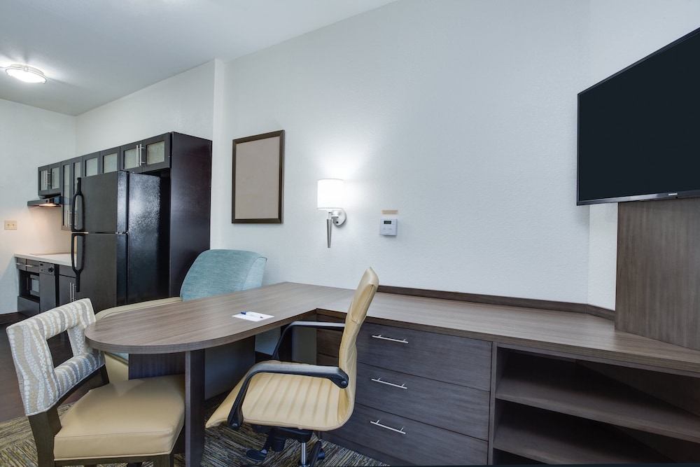 Candlewood Suites Ft. Lauderdale Airport/Cruise by IHG — Hotel rooms in Fort Lauderdale, Florida
