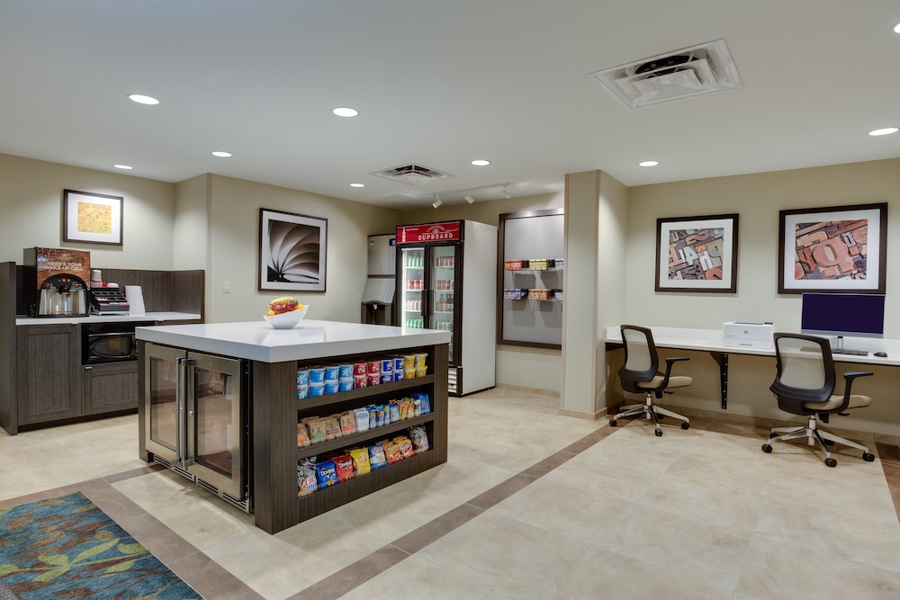 Candlewood Suites Ft. Lauderdale Airport/Cruise by IHG — Restaurant & bars in Fort Lauderdale, Florida
