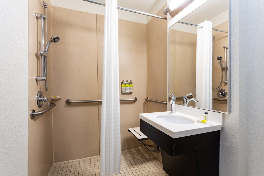 Candlewood Suites Ft. Lauderdale Airport/Cruise by IHG — Hotel rooms in Fort Lauderdale, Florida