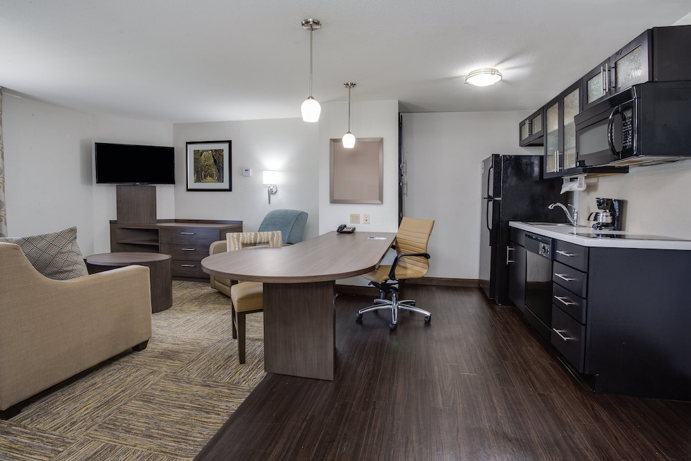 Candlewood Suites Ft. Lauderdale Airport/Cruise by IHG — Hotel rooms in Fort Lauderdale, Florida