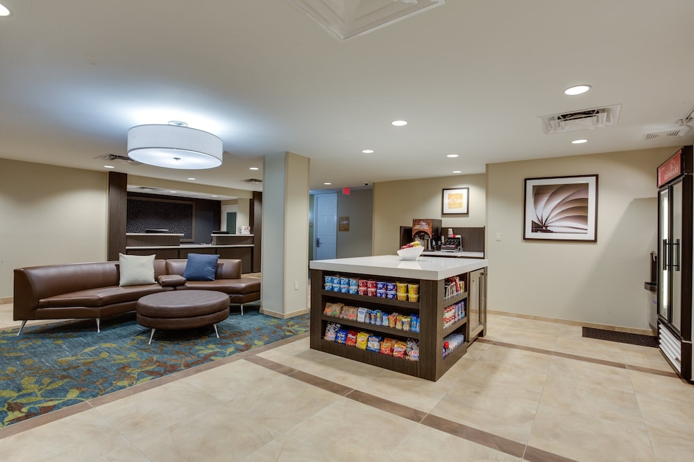 Candlewood Suites Ft. Lauderdale Airport/Cruise by IHG — Hotel building in Fort Lauderdale, Florida