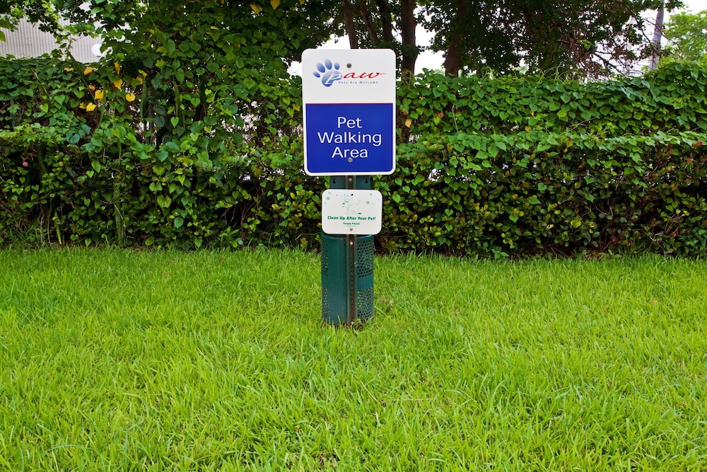 Candlewood Suites Ft. Lauderdale Airport/Cruise by IHG — Attractions in the area in Fort Lauderdale, Florida