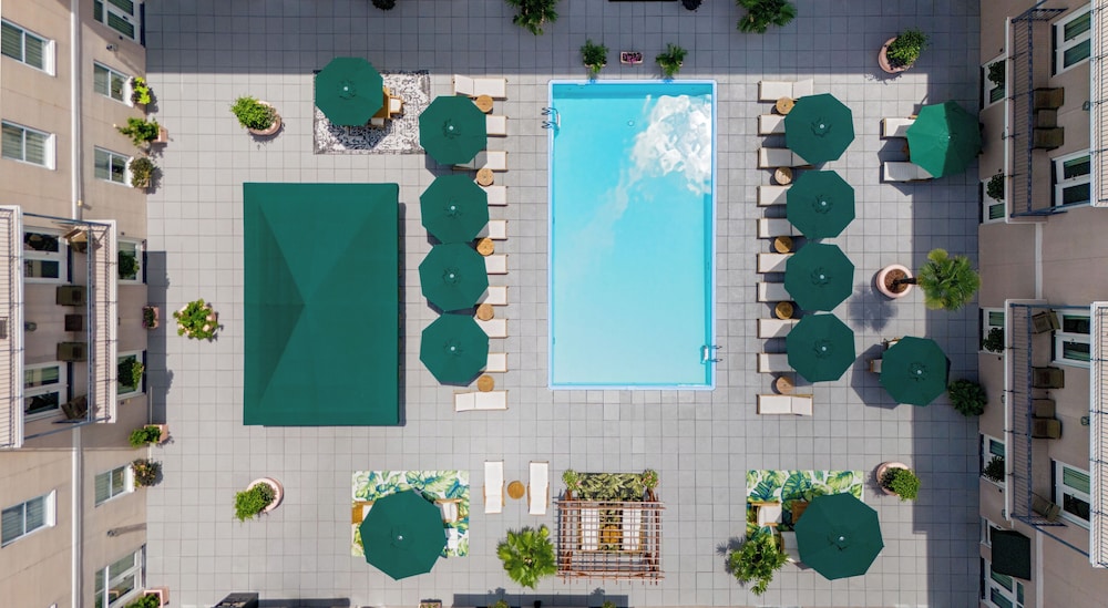 Hyatt Centric French Quarter New Orleans — Swimming pool in New Orleans, Louisiana