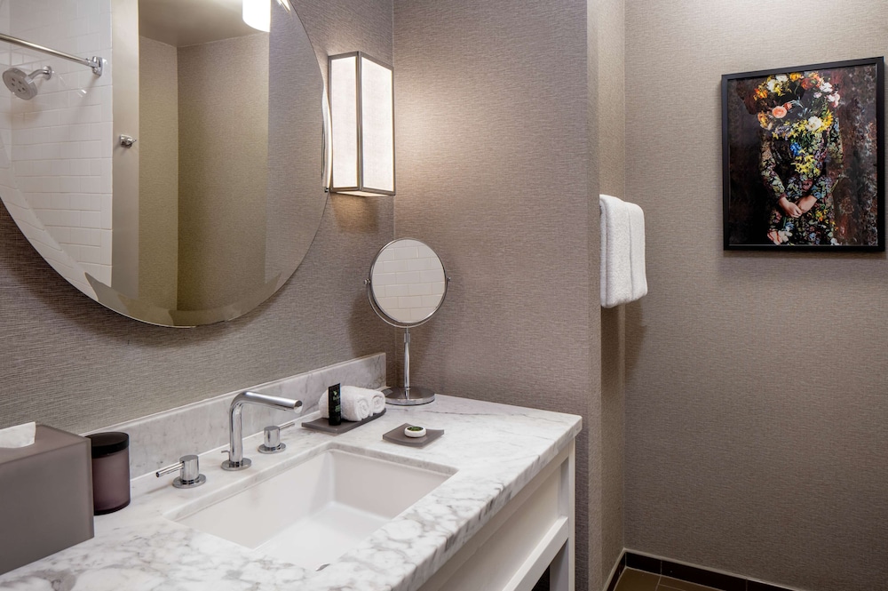 Hyatt Centric French Quarter New Orleans — Hotel rooms in New Orleans, Louisiana