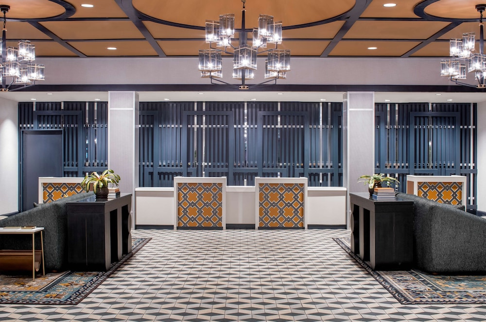 Hyatt Centric French Quarter New Orleans — Hotel building in New Orleans, Louisiana