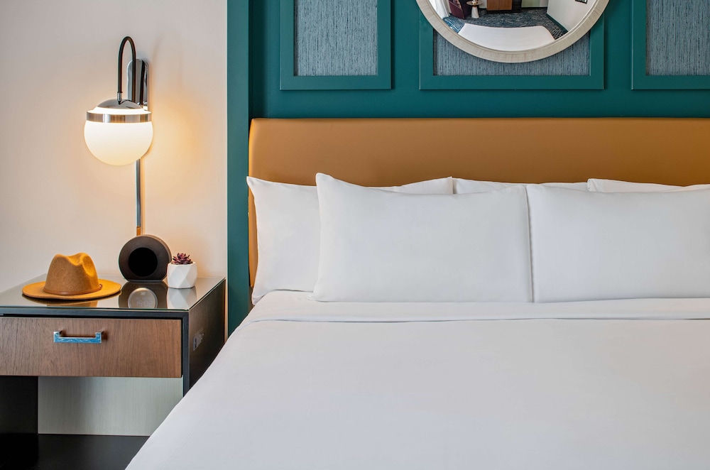 Hyatt Centric French Quarter New Orleans — Hotel rooms in New Orleans, Louisiana