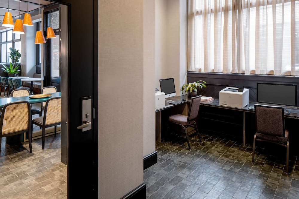 Hyatt Centric French Quarter New Orleans — Hotel building in New Orleans, Louisiana