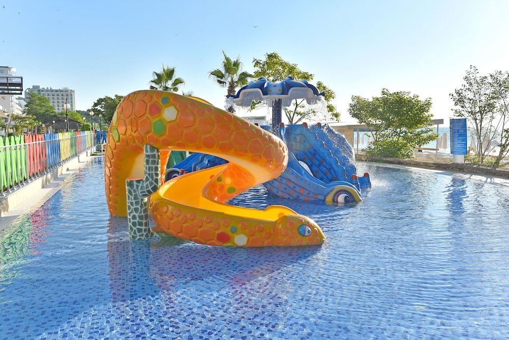 Grifid Encanto Beach Hotel - Wellness & SPA — Swimming pool in Golden Sands, Varna Region