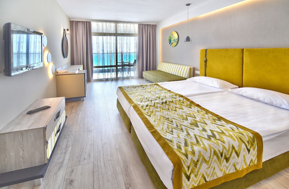 Grifid Encanto Beach Hotel - Wellness & SPA — Hotel rooms in Golden Sands, Varna Region