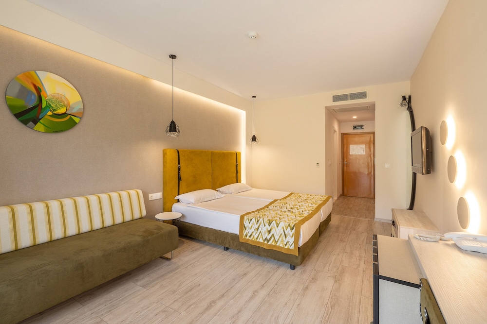 Grifid Encanto Beach Hotel - Wellness & SPA — Hotel rooms in Golden Sands, Varna Region