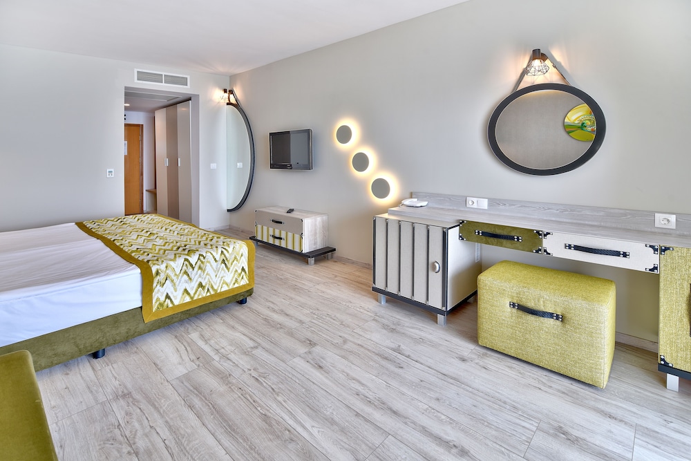 Grifid Encanto Beach Hotel - Wellness & SPA — Hotel rooms in Golden Sands, Varna Region