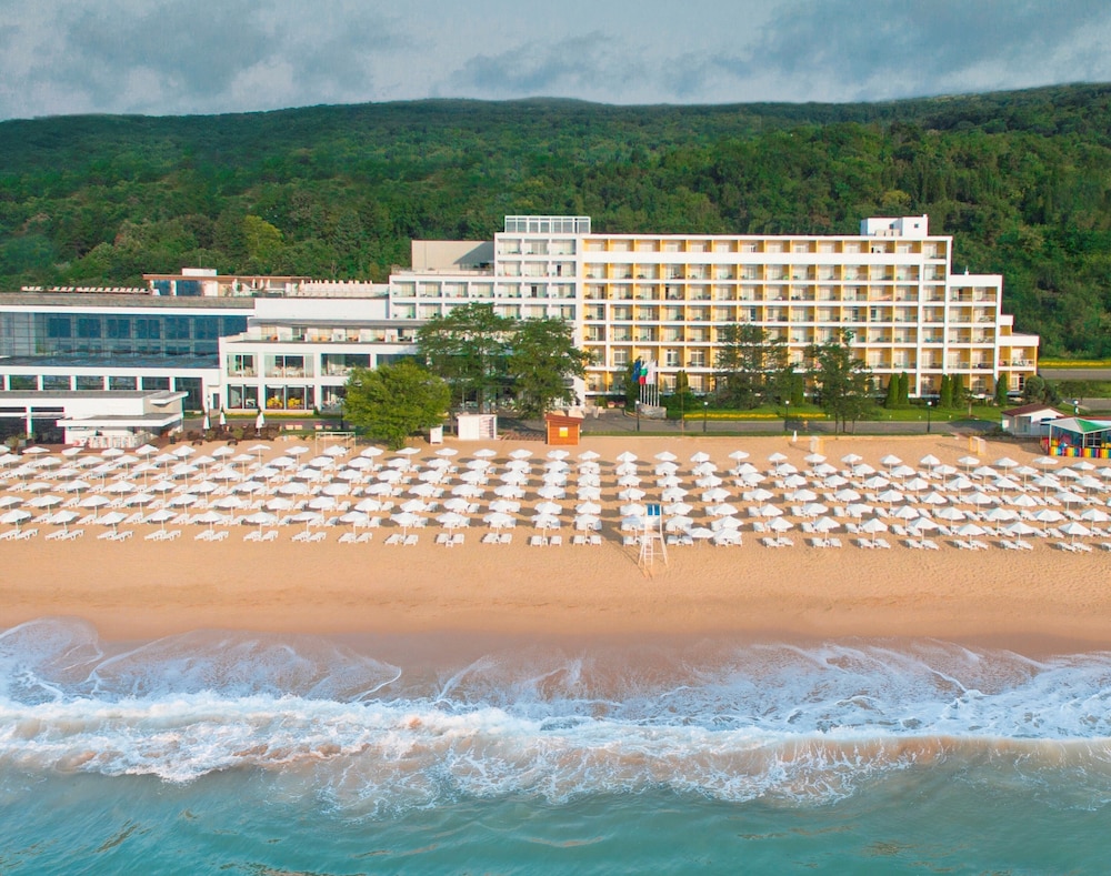 Grifid Encanto Beach Hotel - Wellness & SPA — Beach in Golden Sands, Varna Region