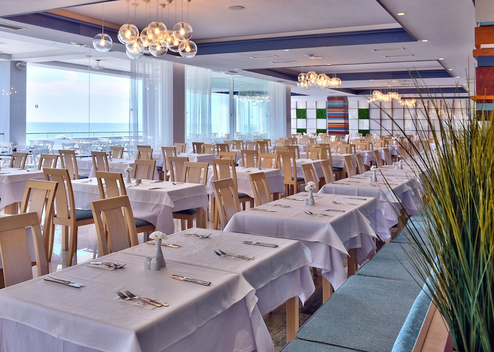 Grifid Encanto Beach Hotel - Wellness & SPA — Restaurant & bars in Golden Sands, Varna Region