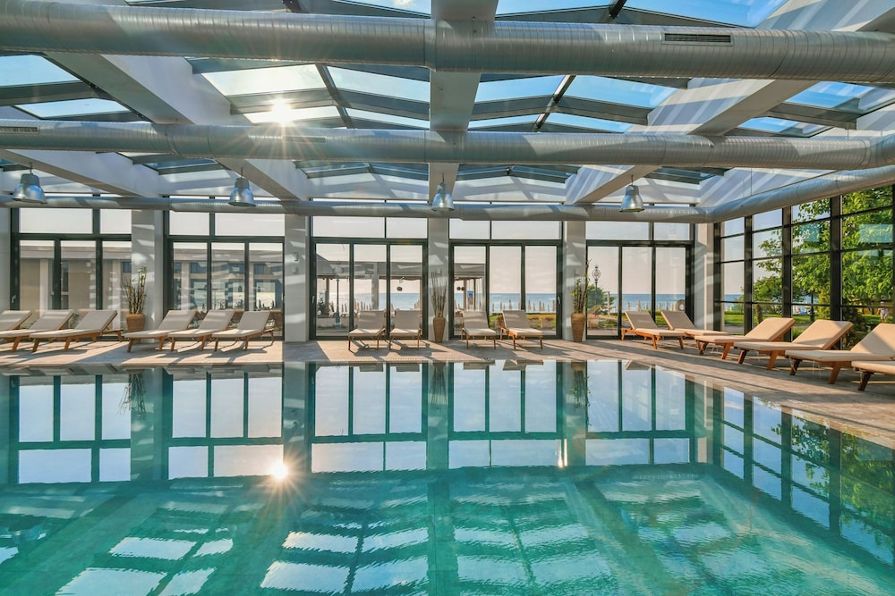 Grifid Encanto Beach Hotel - Wellness & SPA — Swimming pool in Golden Sands, Varna Region