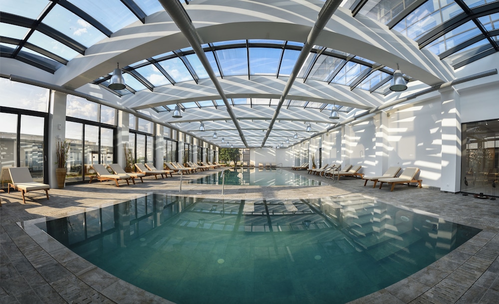 Grifid Encanto Beach Hotel - Wellness & SPA — Swimming pool in Golden Sands, Varna Region