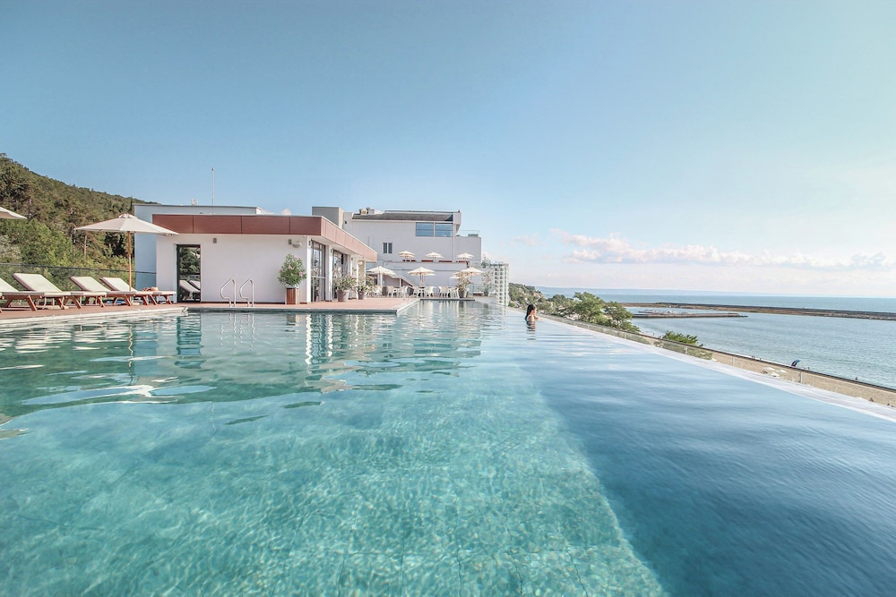 Grifid Encanto Beach Hotel - Wellness & SPA — Main photo in Golden Sands, Varna Region