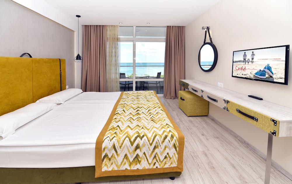 Grifid Encanto Beach Hotel - Wellness & SPA — Hotel rooms in Golden Sands, Varna Region
