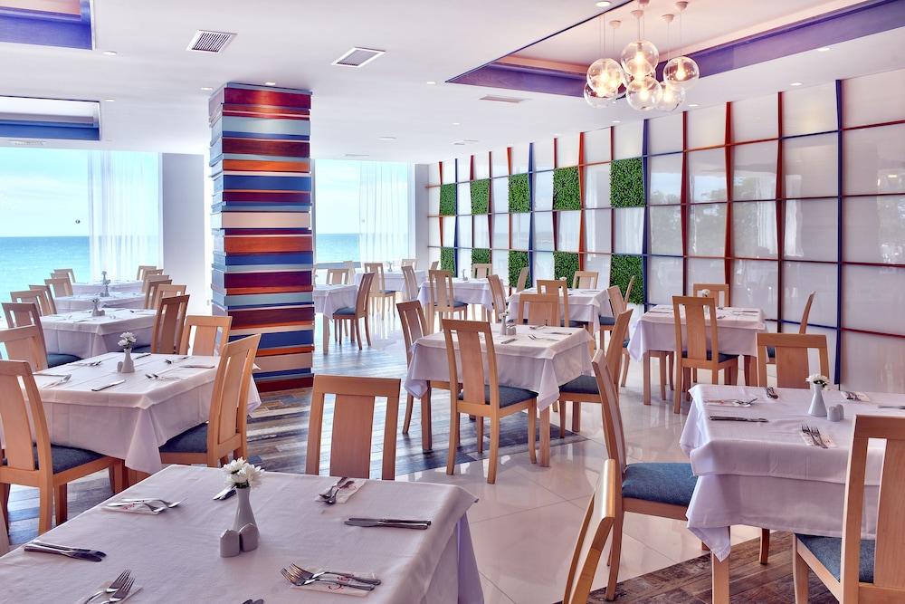 Grifid Encanto Beach Hotel - Wellness & SPA — Restaurant & bars in Golden Sands, Varna Region
