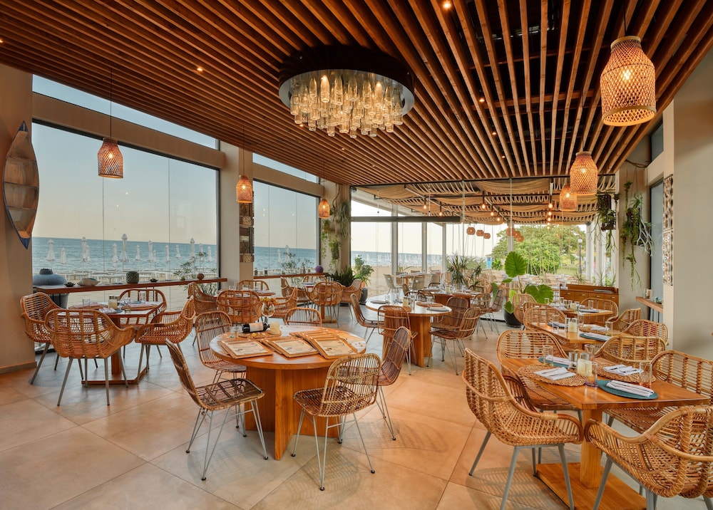 Grifid Encanto Beach Hotel - Wellness & SPA — Restaurant & bars in Golden Sands, Varna Region