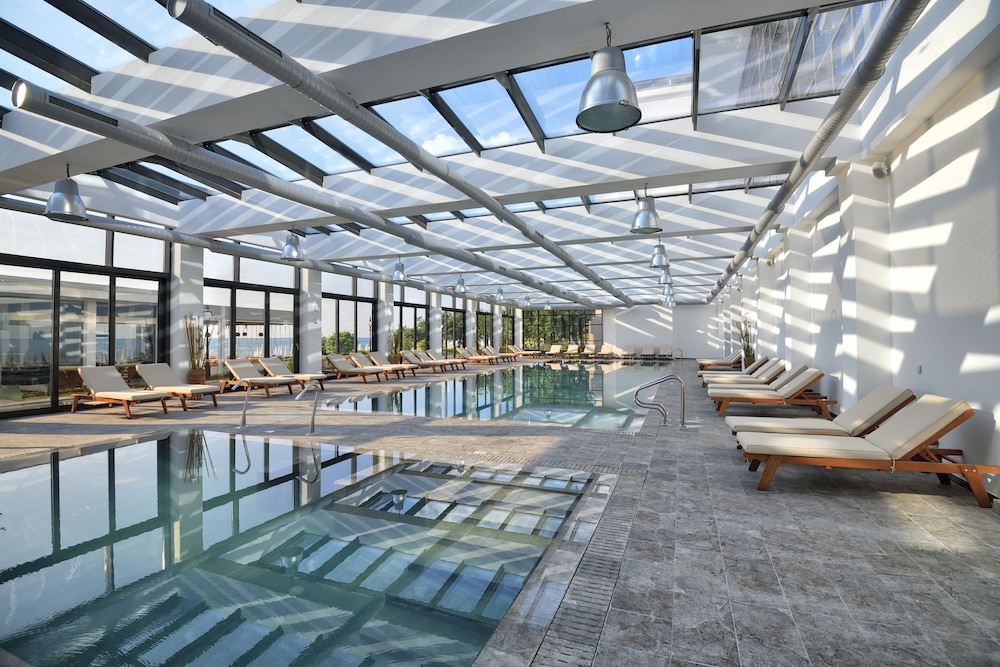 Grifid Encanto Beach Hotel - Wellness & SPA — Swimming pool in Golden Sands, Varna Region