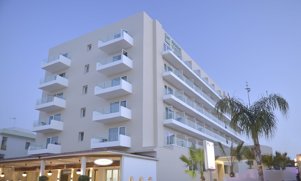 Sunrise Gardens Aparthotel — Hotel building in Protaras, Famagusta Region
