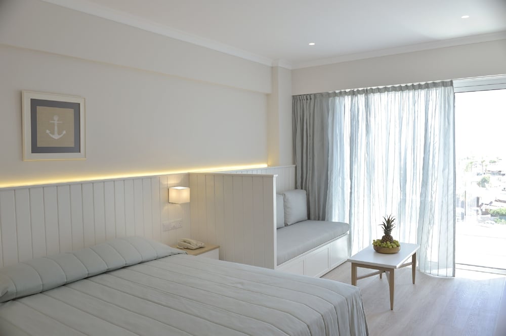 Sunrise Gardens Aparthotel — Hotel rooms in Protaras, Famagusta Region