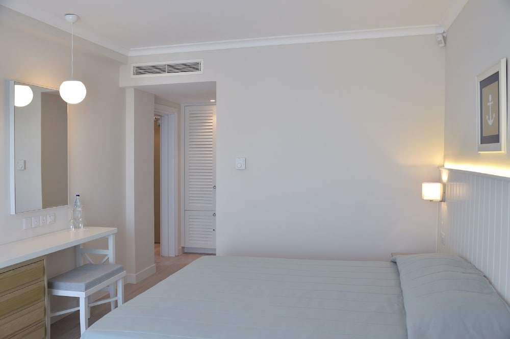 Sunrise Gardens Aparthotel — Hotel rooms in Protaras, Famagusta Region