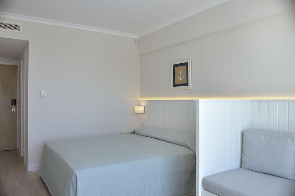 Sunrise Gardens Aparthotel — Hotel rooms in Protaras, Famagusta Region