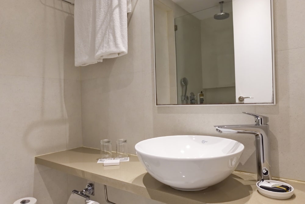Sunrise Gardens Aparthotel — Hotel rooms in Protaras, Famagusta Region