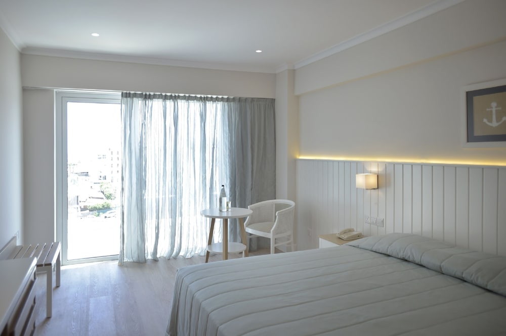 Sunrise Gardens Aparthotel — Hotel rooms in Protaras, Famagusta Region