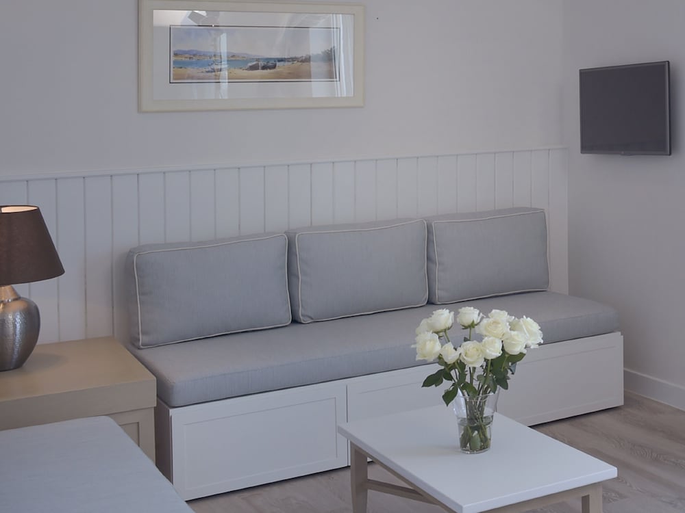 Sunrise Gardens Aparthotel — Hotel rooms in Protaras, Famagusta Region