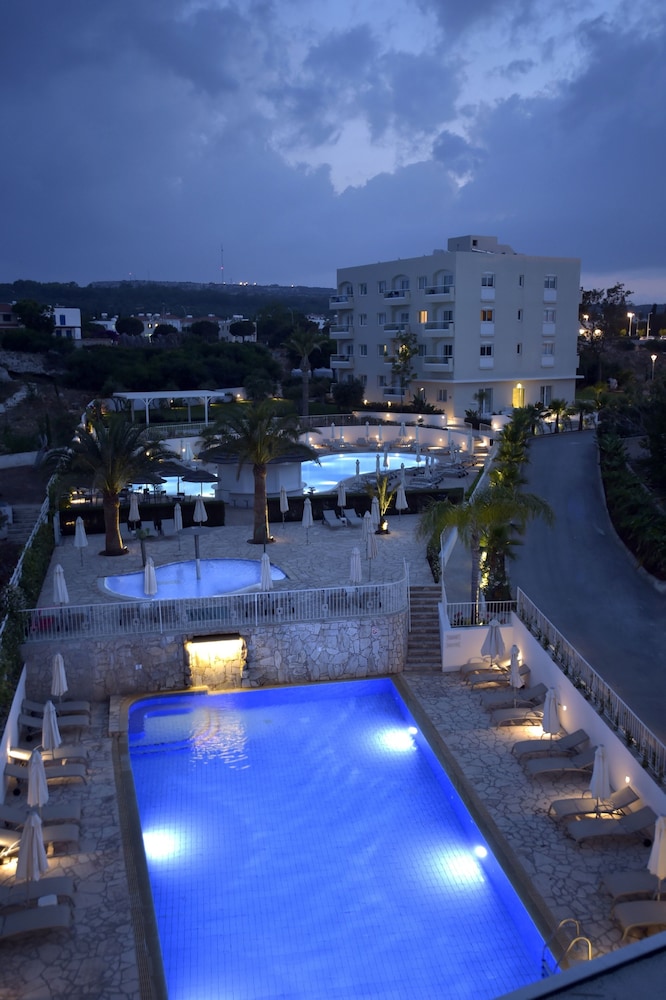Sunrise Gardens Aparthotel — Swimming pool in Protaras, Famagusta Region