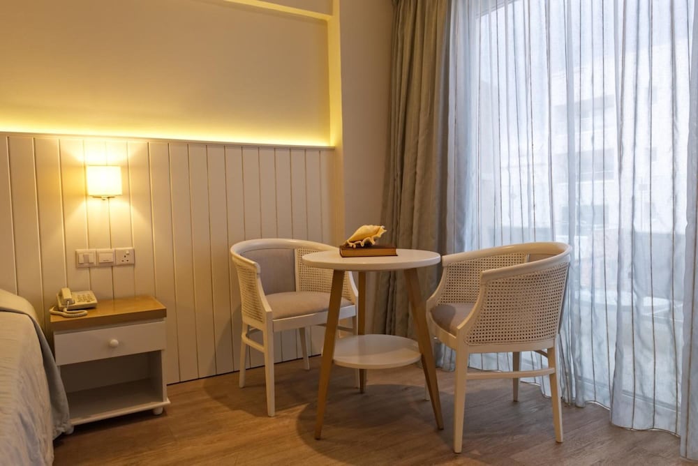 Sunrise Gardens Aparthotel — Hotel rooms in Protaras, Famagusta Region