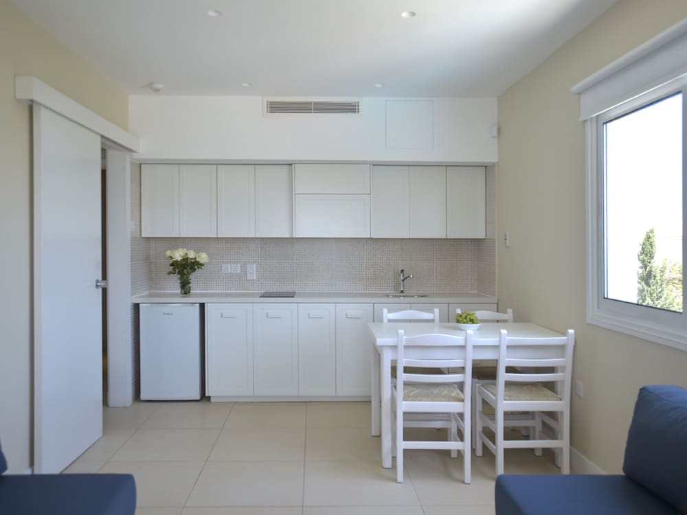 Sunrise Gardens Aparthotel — Hotel rooms in Protaras, Famagusta Region