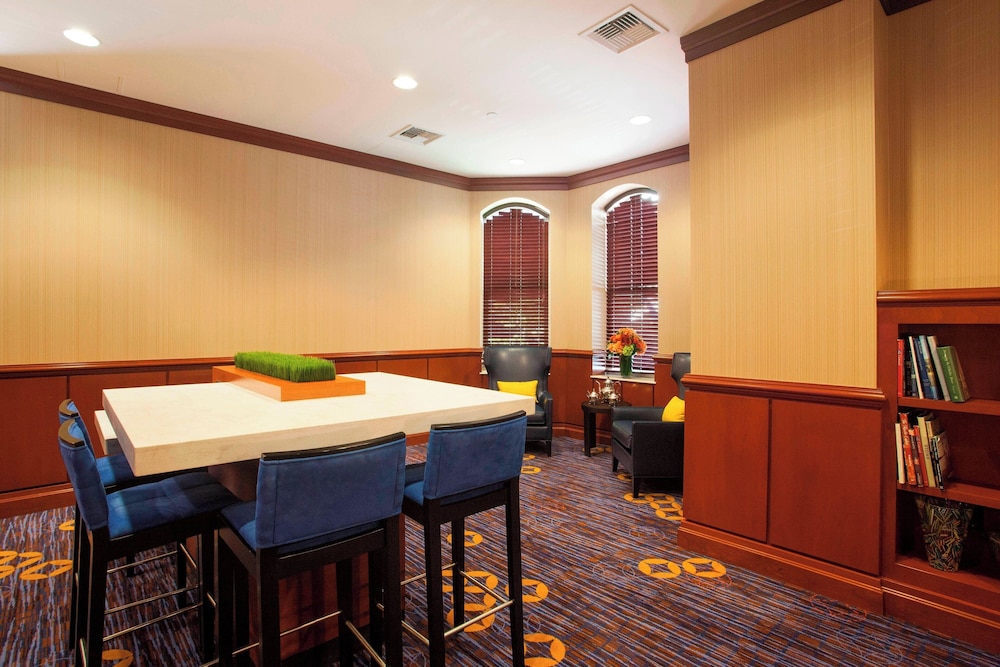Courtyard by Marriott Boston Copley Square — Restaurant & bars in Boston, Massachusetts