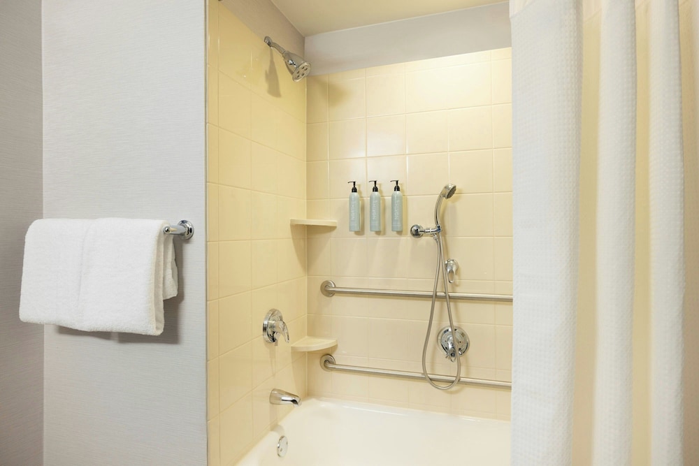 Courtyard by Marriott Boston-South Boston — Hotel rooms in Boston, Massachusetts