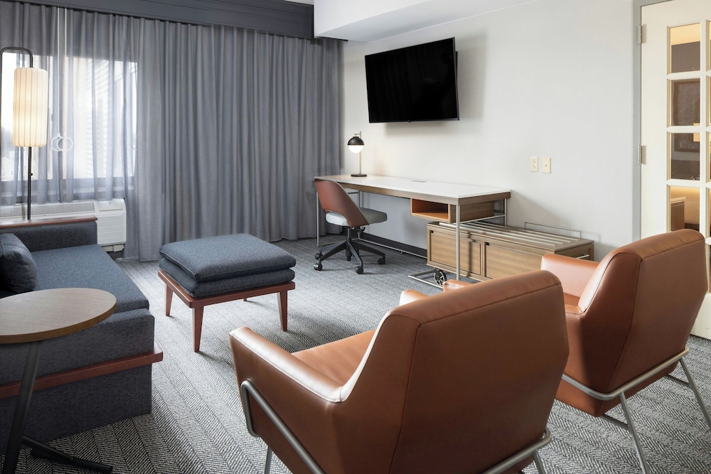 Courtyard by Marriott Boston-South Boston — Hotel rooms in Boston, Massachusetts