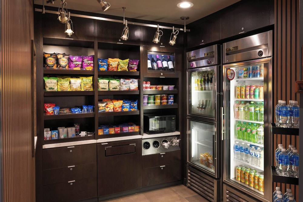 Courtyard by Marriott Boston-South Boston — Restaurant & bars in Boston, Massachusetts